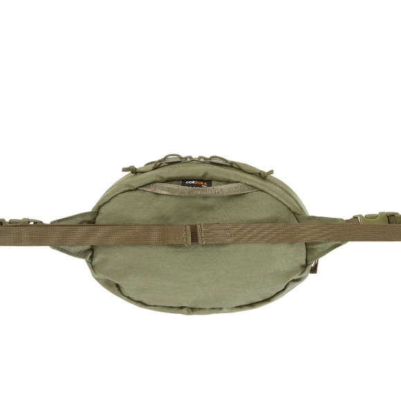✨Host Pick✨ Supreme waist bag (FW20) - Picture 3 of 15